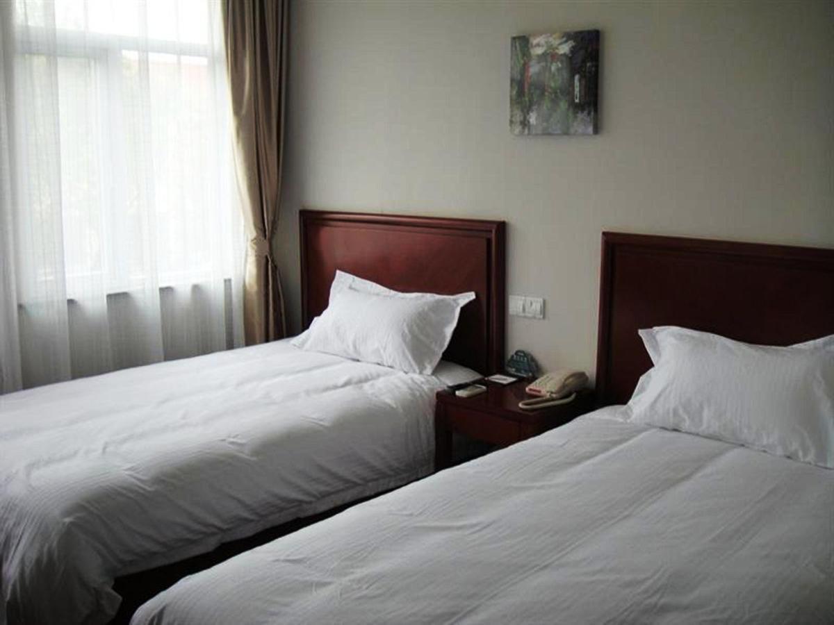 Greentree Zhangjiang Guanglan Road Metro Station Business Hotel 3*