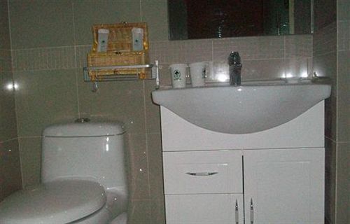 Hotel Greentree Zhangjiang Guanglan Road Metro Station Business 3*